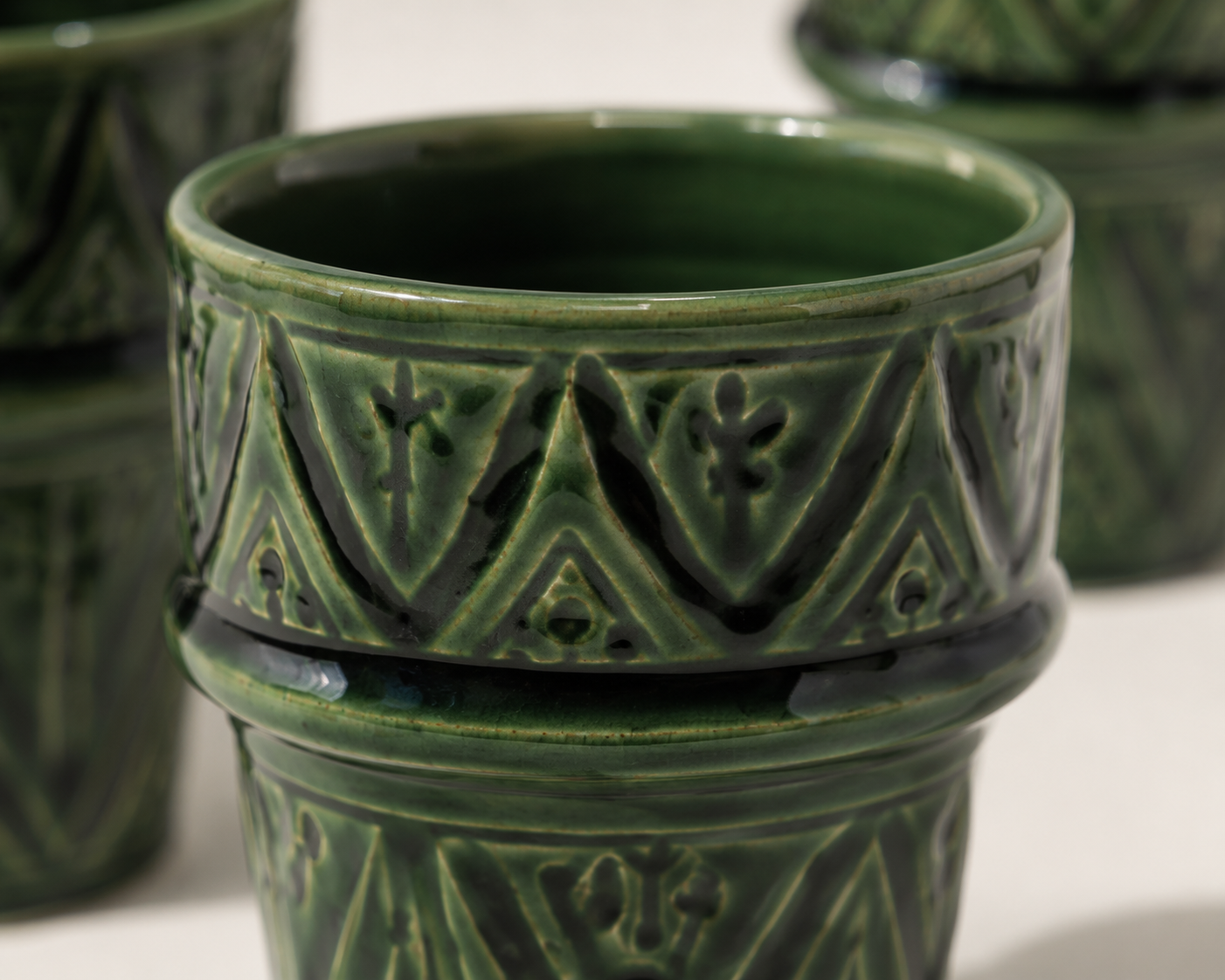 Heritage Cups Forest Green – detailfoto Berberse reliëfpatronen