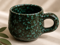Speckled Glaze Mug detail — diepgroen gespikkeld glazuur