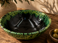 Atlas Moss Bowl detail bovenaanzicht met geel-groen drip glazuur